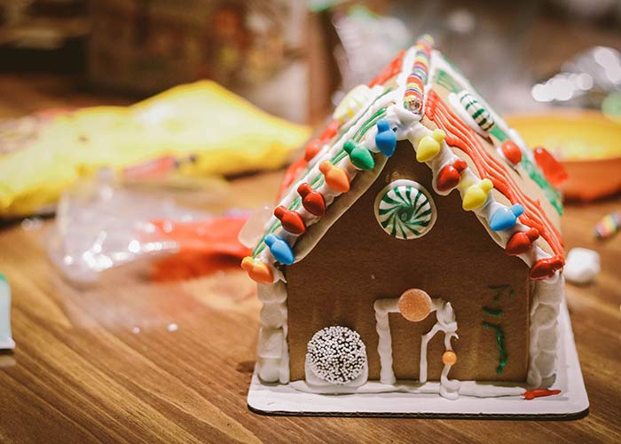build gingerbread house festive frugal date