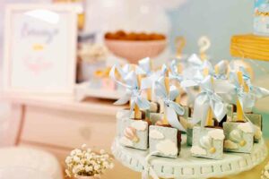 15 Meaningful Baby Shower Hostess Gifts