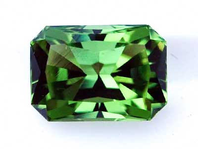 3 August Birthstones: Meaning, Symbolism, Effects