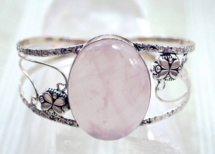 rose quartz taurus gem stone